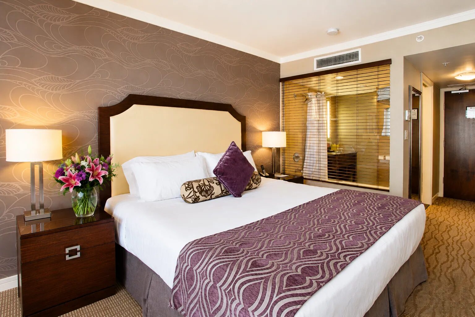 Harbourview Rooms at Pinnacle Hotel at the Pier, North Vancouver, photo 2