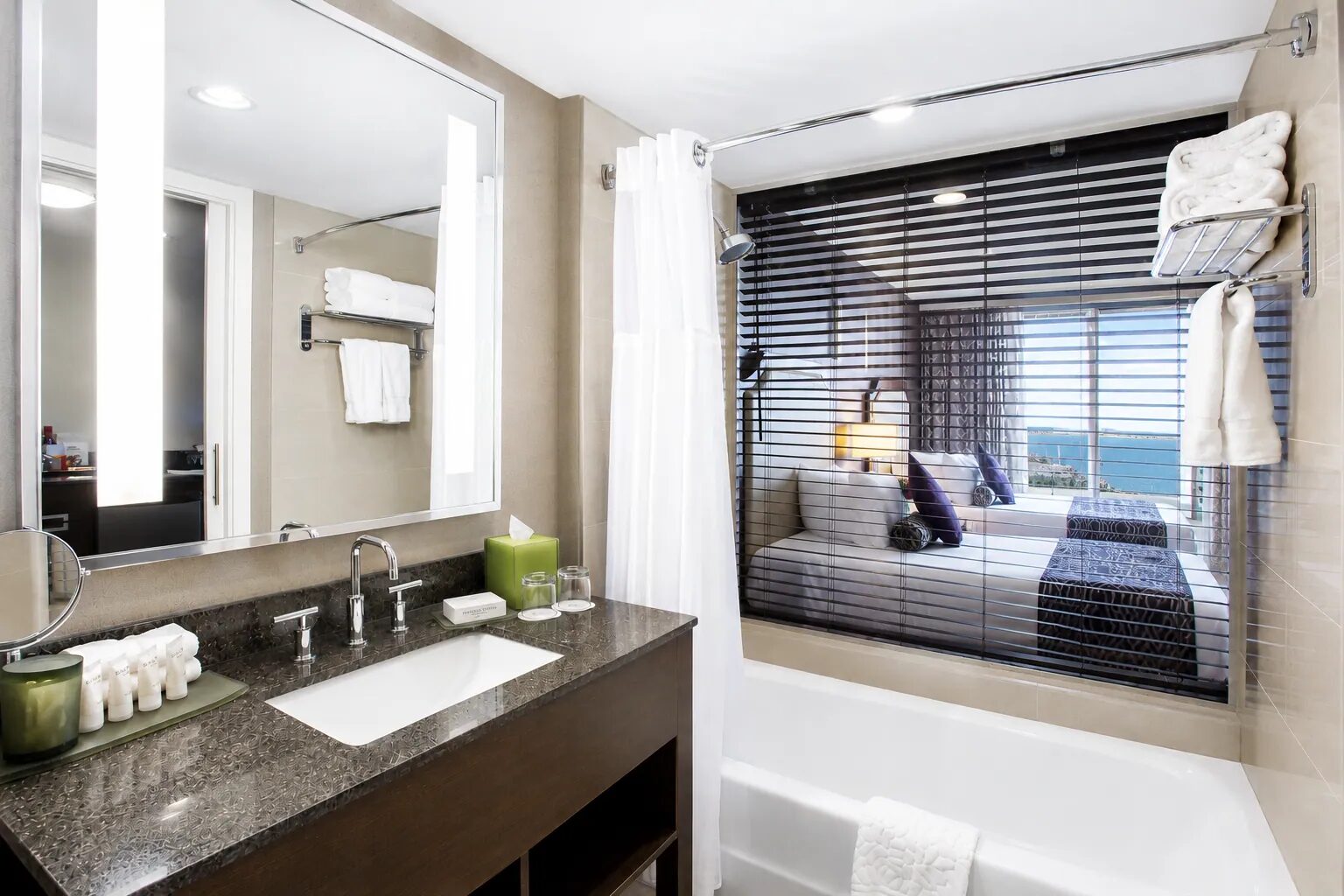 Harbourview Rooms at Pinnacle Hotel at the Pier, North Vancouver, photo 4