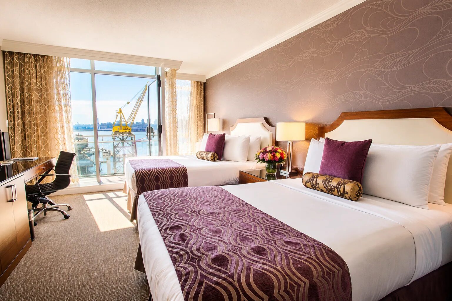 Harbourview Rooms at Pinnacle Hotel at the Pier, North Vancouver, photo 5