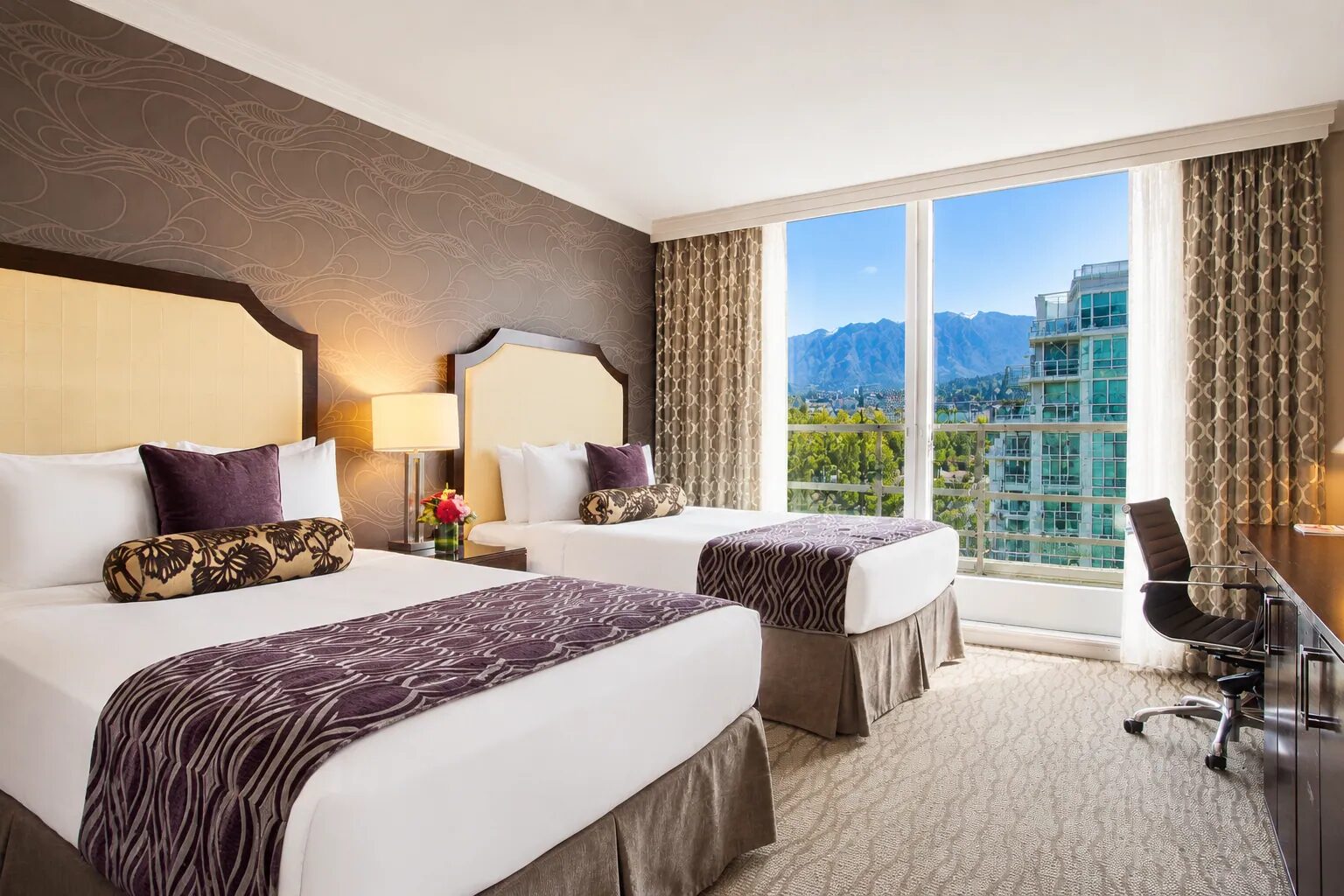 Mountainview Rooms at Pinnacle Hotel at the Pier, North Vancouver, photo 4