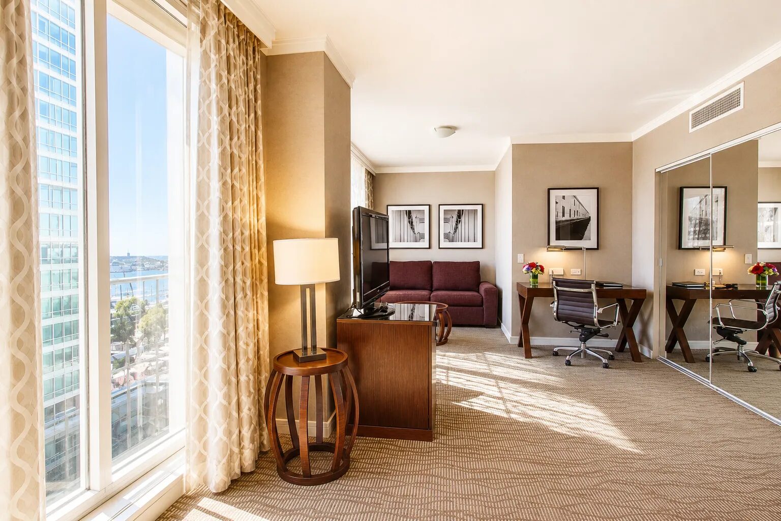Studio Suites at Pinnacle Hotel at the Pier, North Vancouver, photo 2