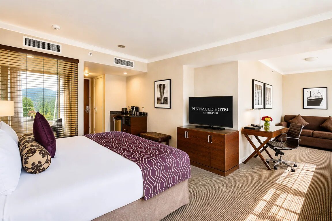 Studio Suites at Pinnacle Hotel at the Pier, North Vancouver, photo 3