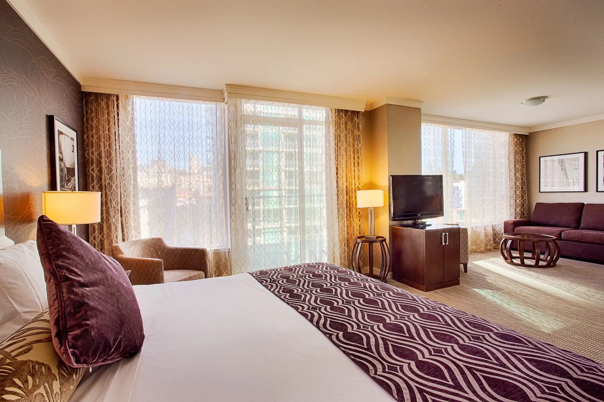 Studio Suites at Pinnacle Hotel at the Pier, North Vancouver, photo 1