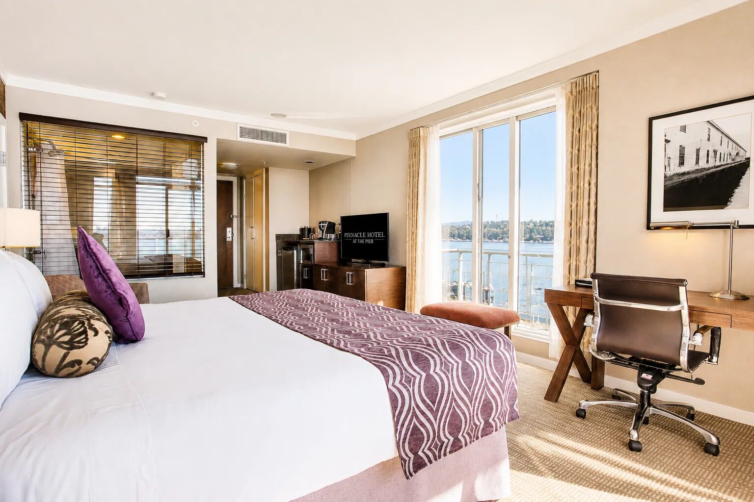 Terrace Rooms at Pinnacle Hotel at the Pier, North Vancouver, photo 3